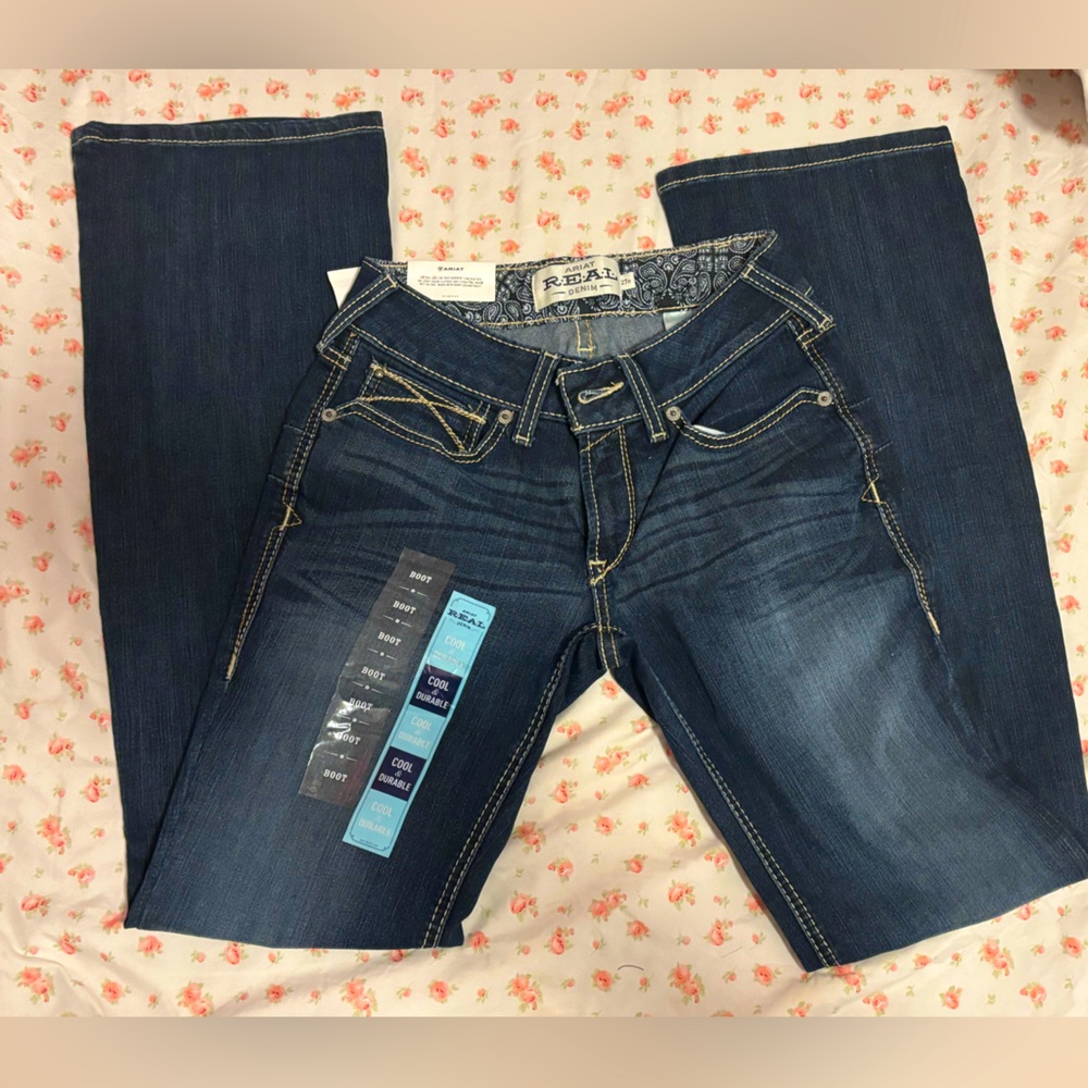 ARIAT JEANS! Size 27R Boot Cut Mid Rise, stretch fit🪽